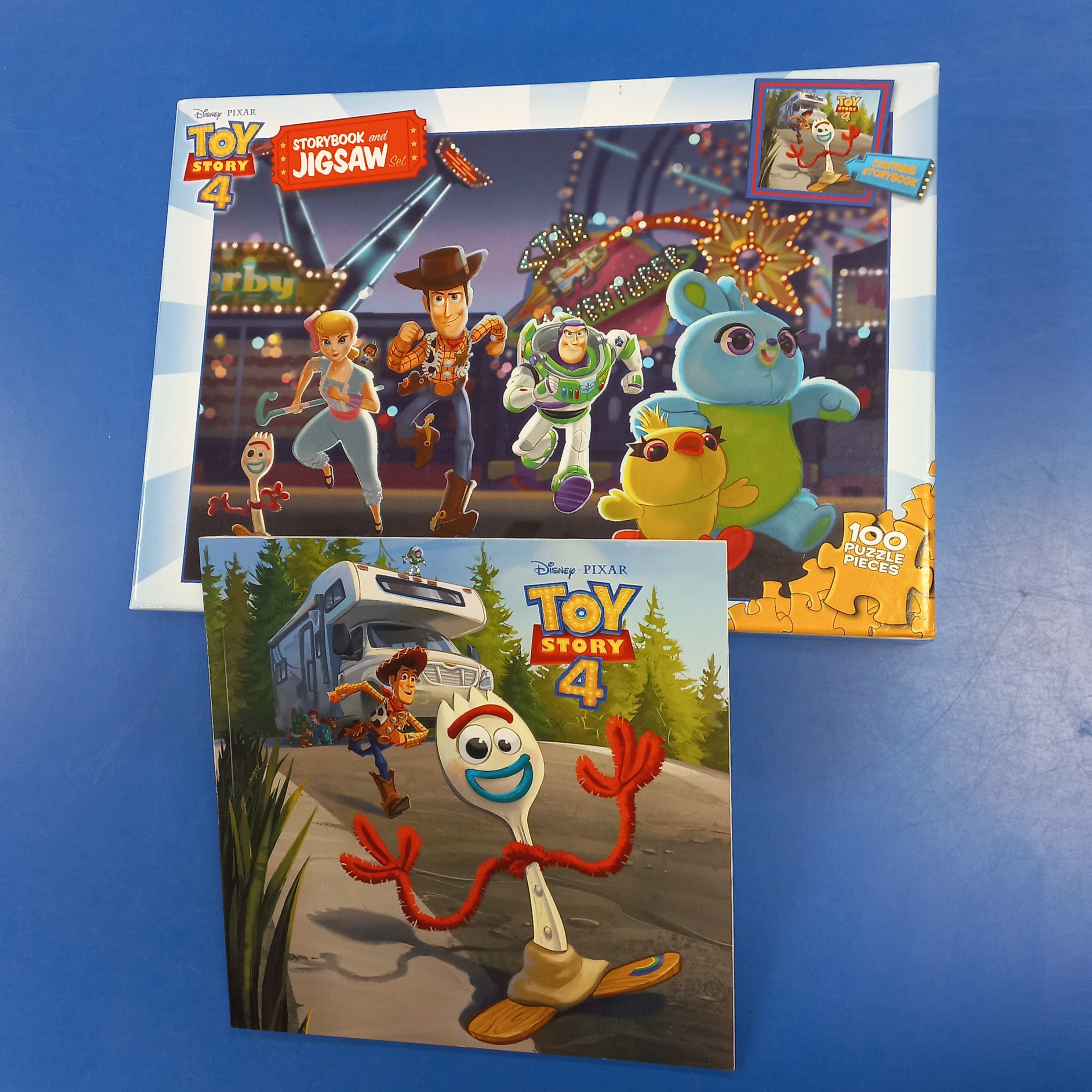 Toy Story 4 Storybook and Jigsaw Set