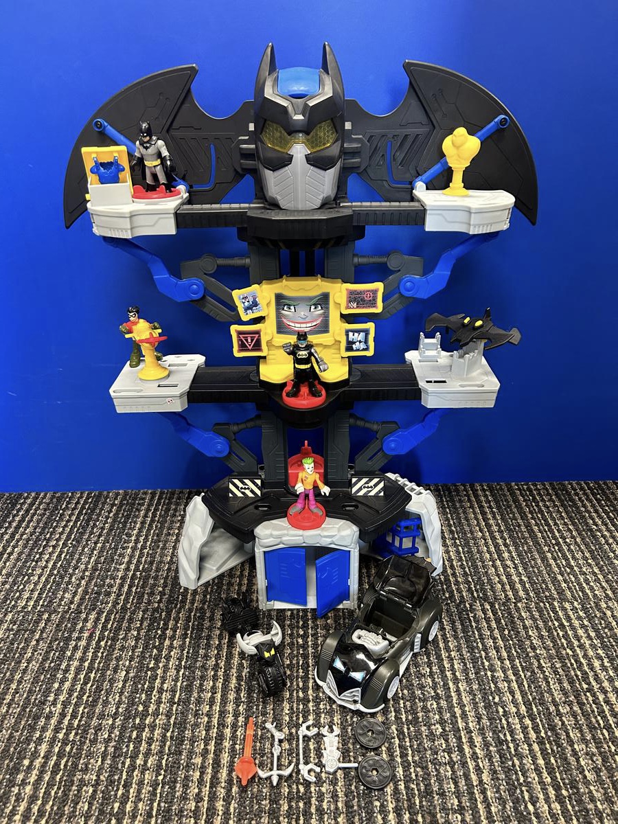 Imaginext dc super friends deals transforming batcave playset