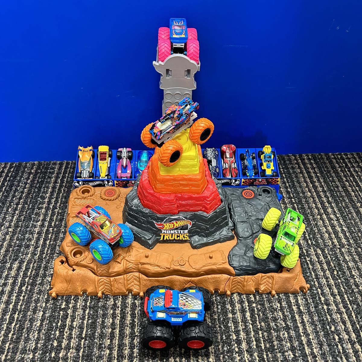 Hot Wheels Monster Trucks Arena Smashers Bone Shaker Ultimate