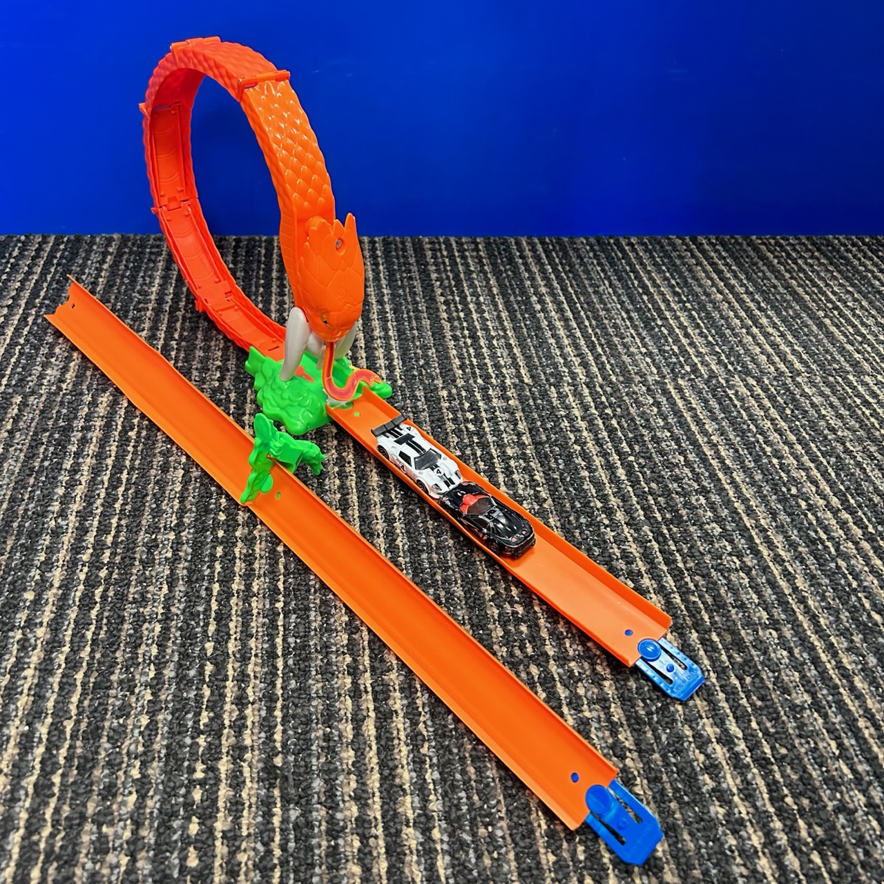 Hot Wheels Cobra Coil Track Set : : Toys