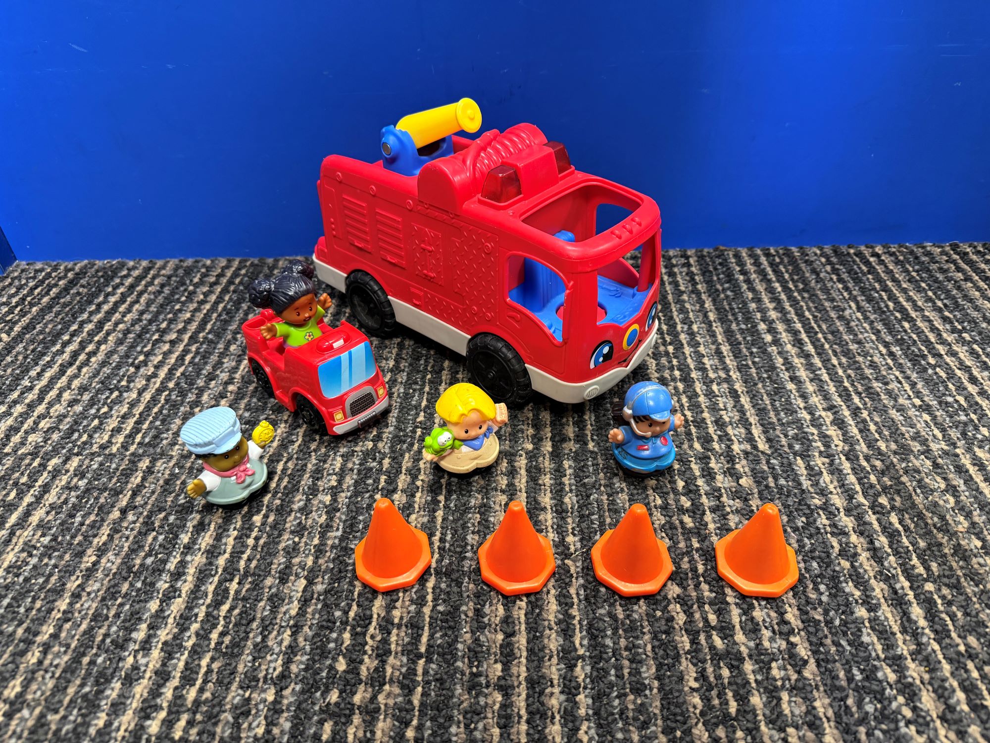 Little People Helping Others Fire Truck (2)