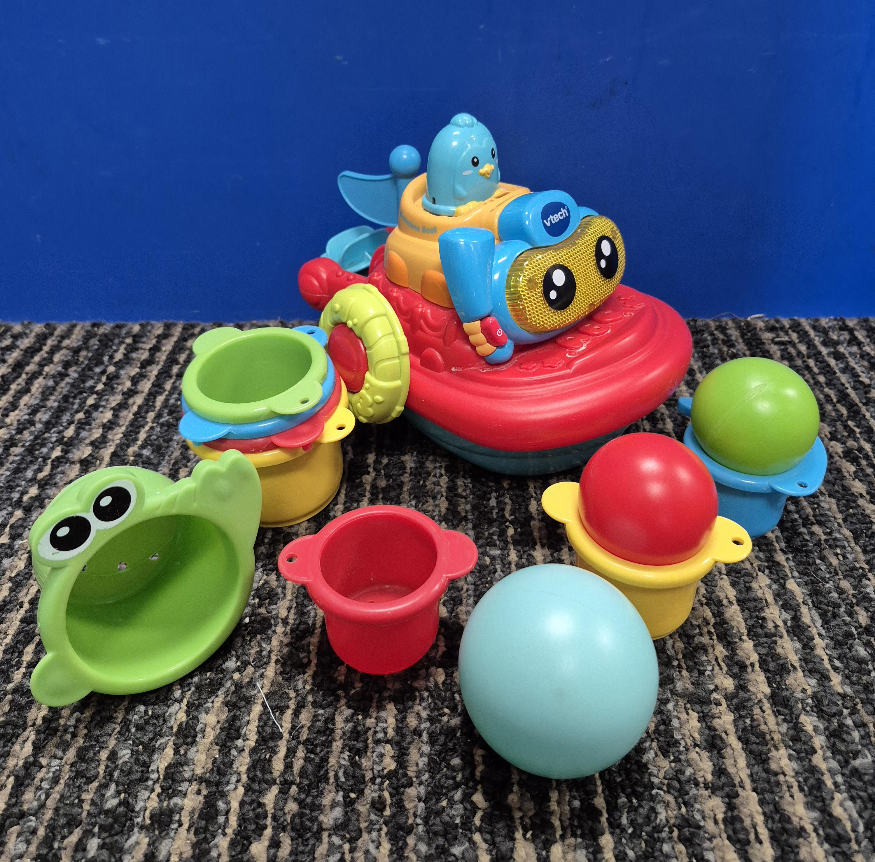 Bathtime boat and cups